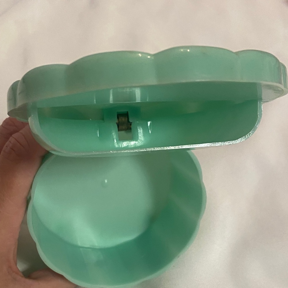 Vintage Mint Green Menda Co. Powerder/ Puff container - Picture 9 of 12